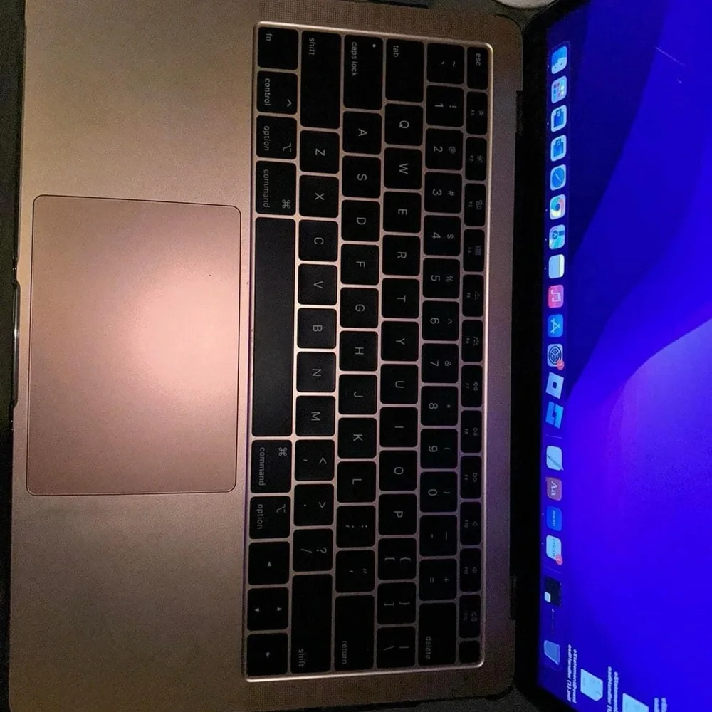 MacBook. - Picture 3 of 4